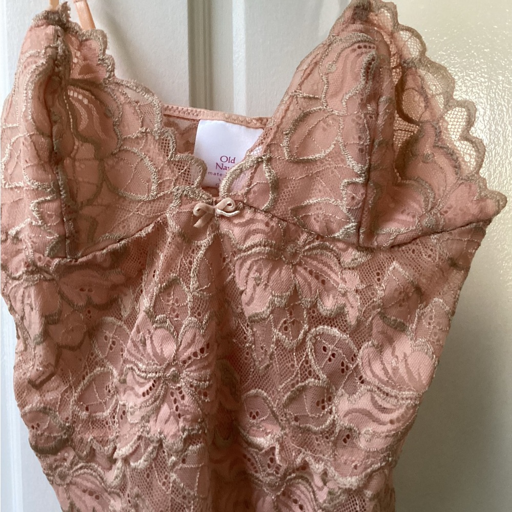 Old Navy pink and gold lace camisole - small